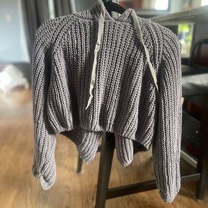 Cropped knitted hoodie